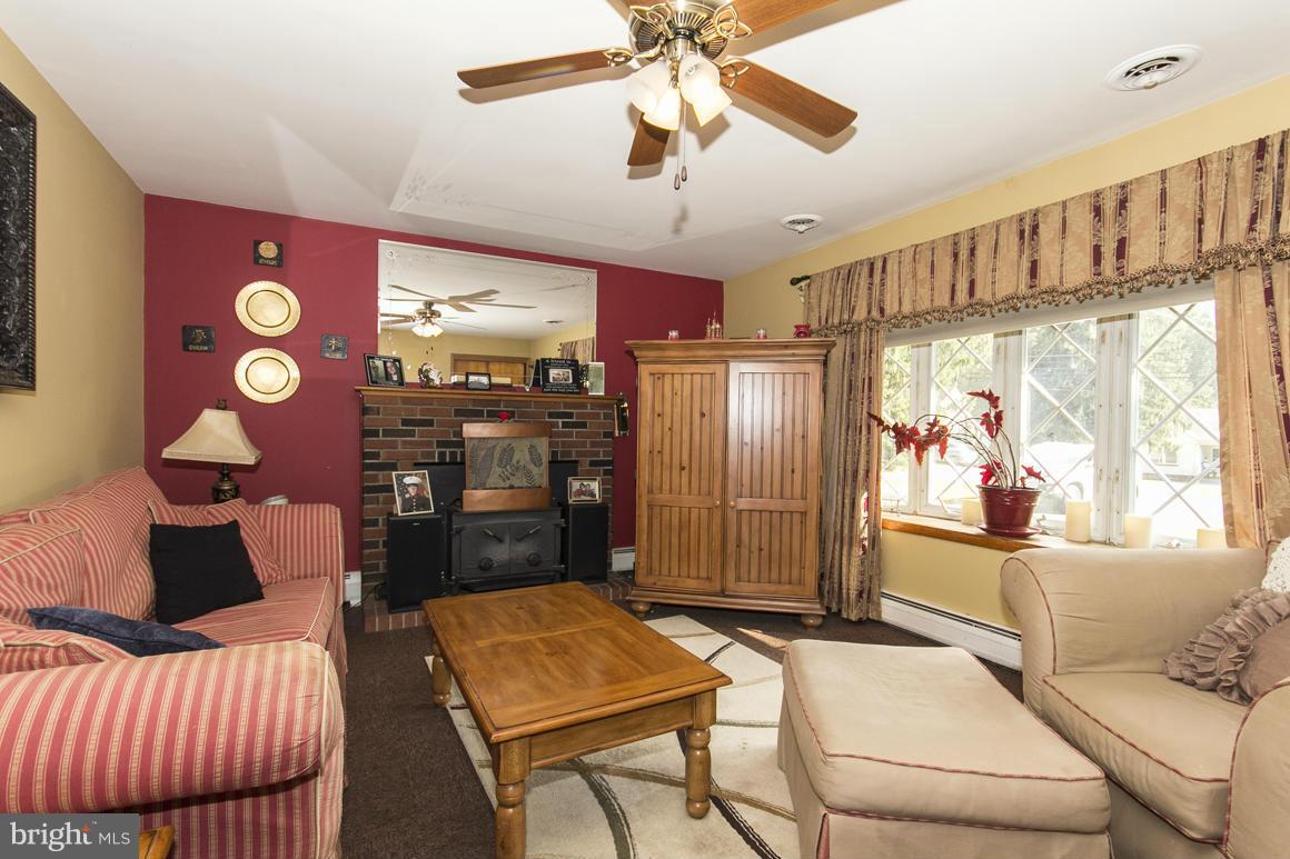 5814 Ebenezer Road White Marsh, MD 21162 - Photo 7 of 25 Living Room