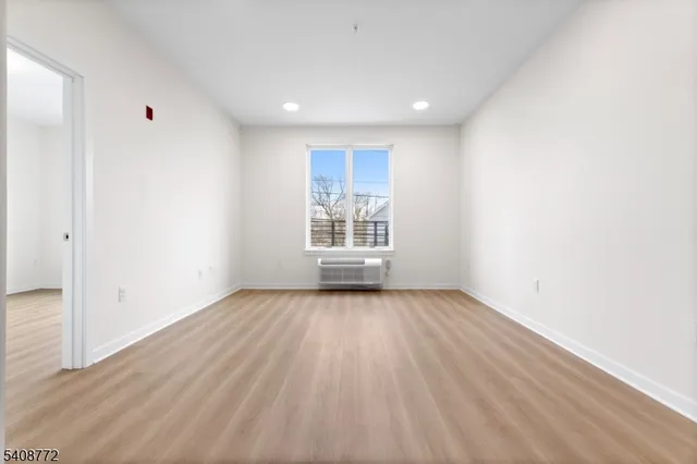 $2,050 | 321 East 3rd Street, Unit 209, Plainfield, NJ 07060