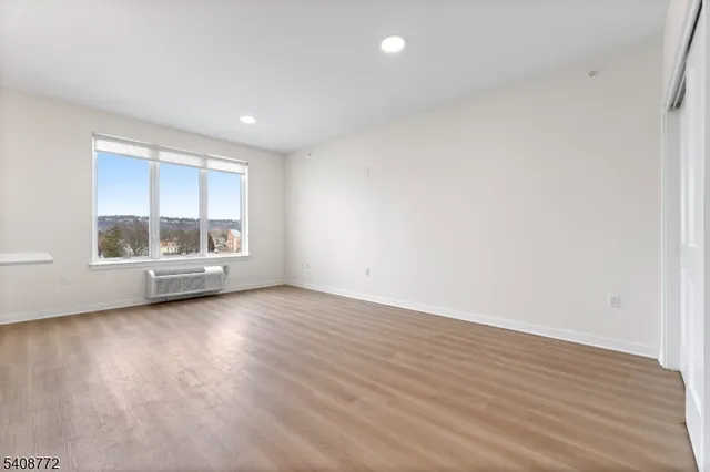 $2,050 | 321 East 3rd Street, Unit 209, Plainfield, NJ 07060