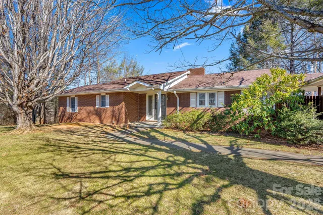 $375,000 | 800 Mountain View Road, Mars Hill, NC 28754