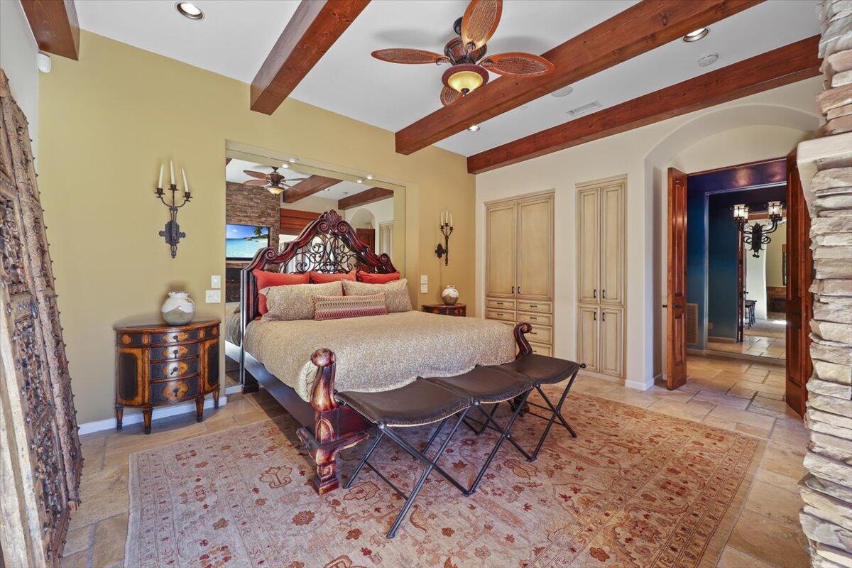270 West Overlook Road Palm Springs, CA 92264 - Photo 20 of 44 a bed room with a bed and a table