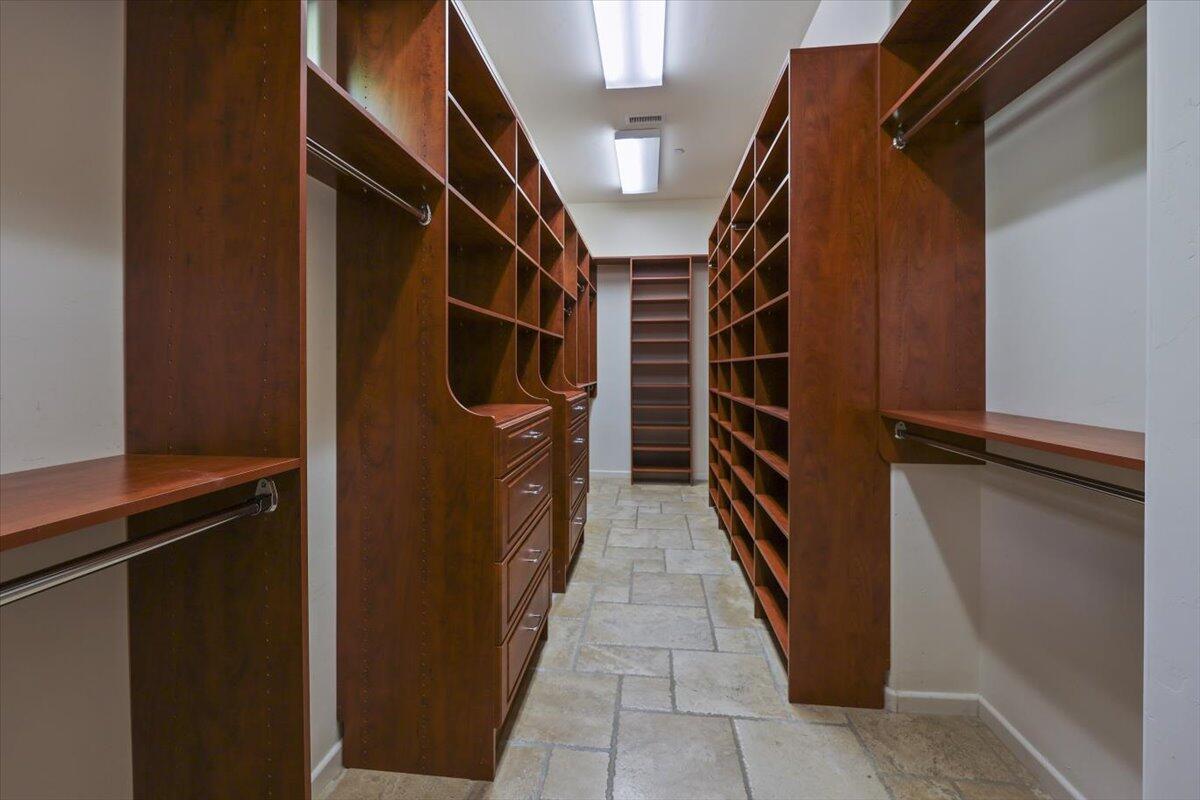 270 West Overlook Road Palm Springs, CA 92264 - Photo 24 of 44 a view of walk in closet
