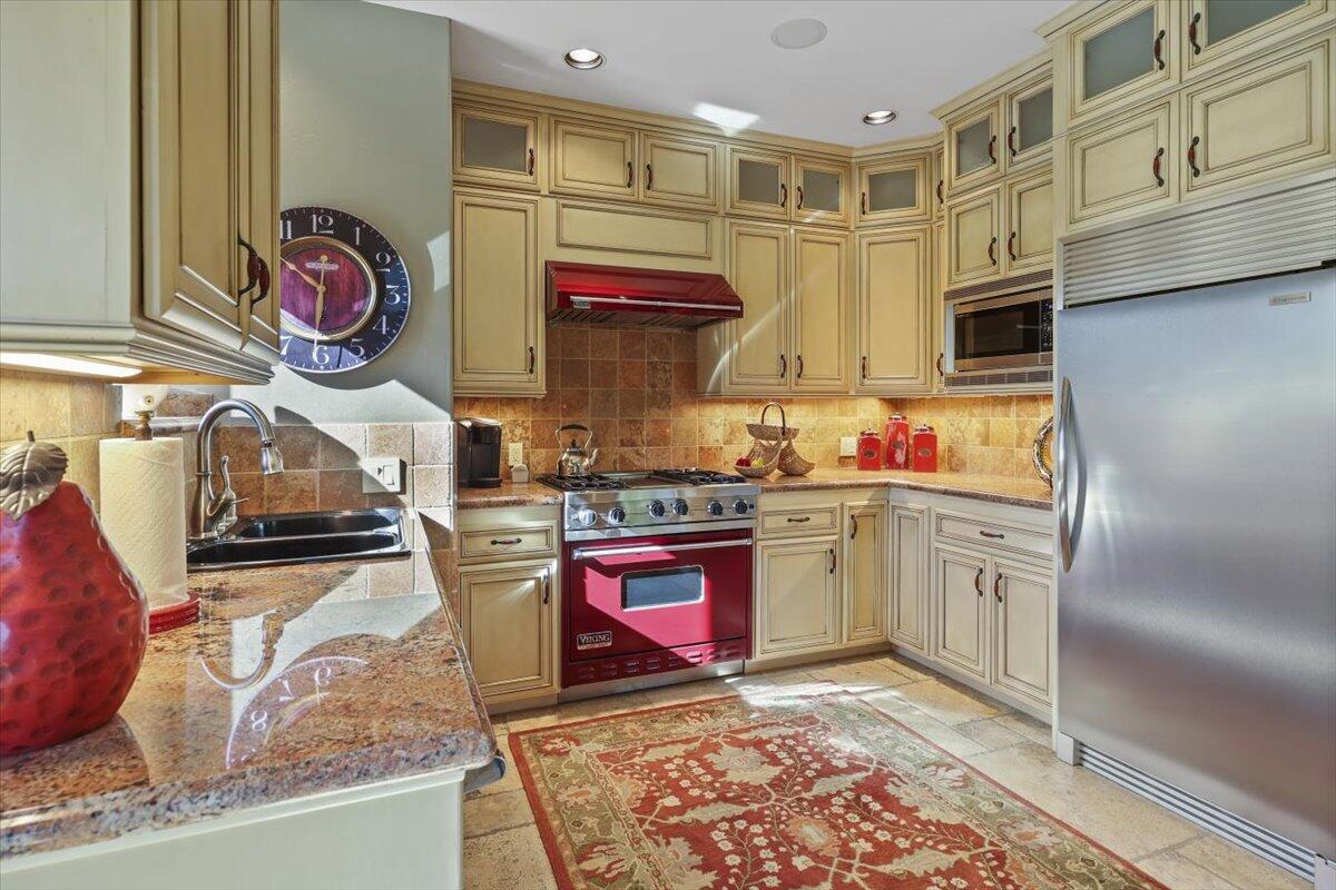 270 West Overlook Road Palm Springs, CA 92264 - Photo 10 of 44 a kitchen with stainless steel appliances granite countertop a stove and cabinets