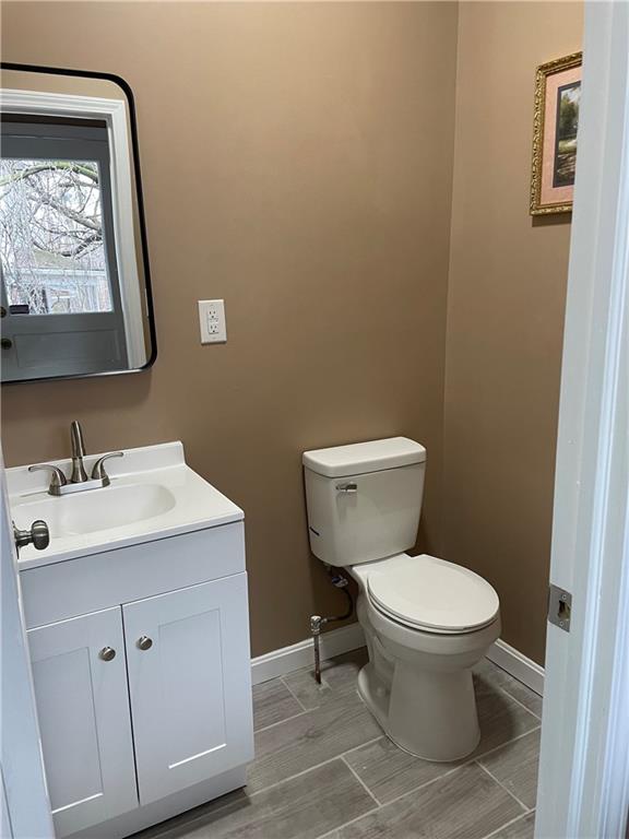 1232 Clairhaven Street Pittsburgh, PA 15205 - Photo 13 of 29 a bathroom with a toilet sink and mirror