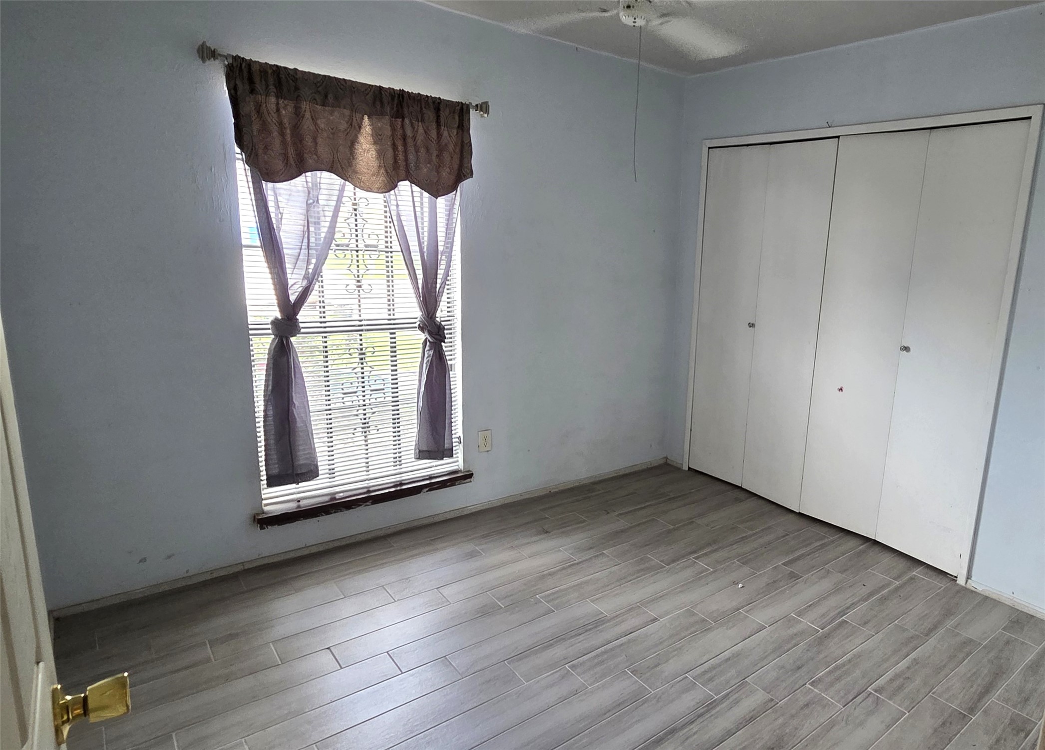 14110 Pinewest Drive Houston, TX 77049 - Photo 15 of 26 an empty room with wooden floor and windows