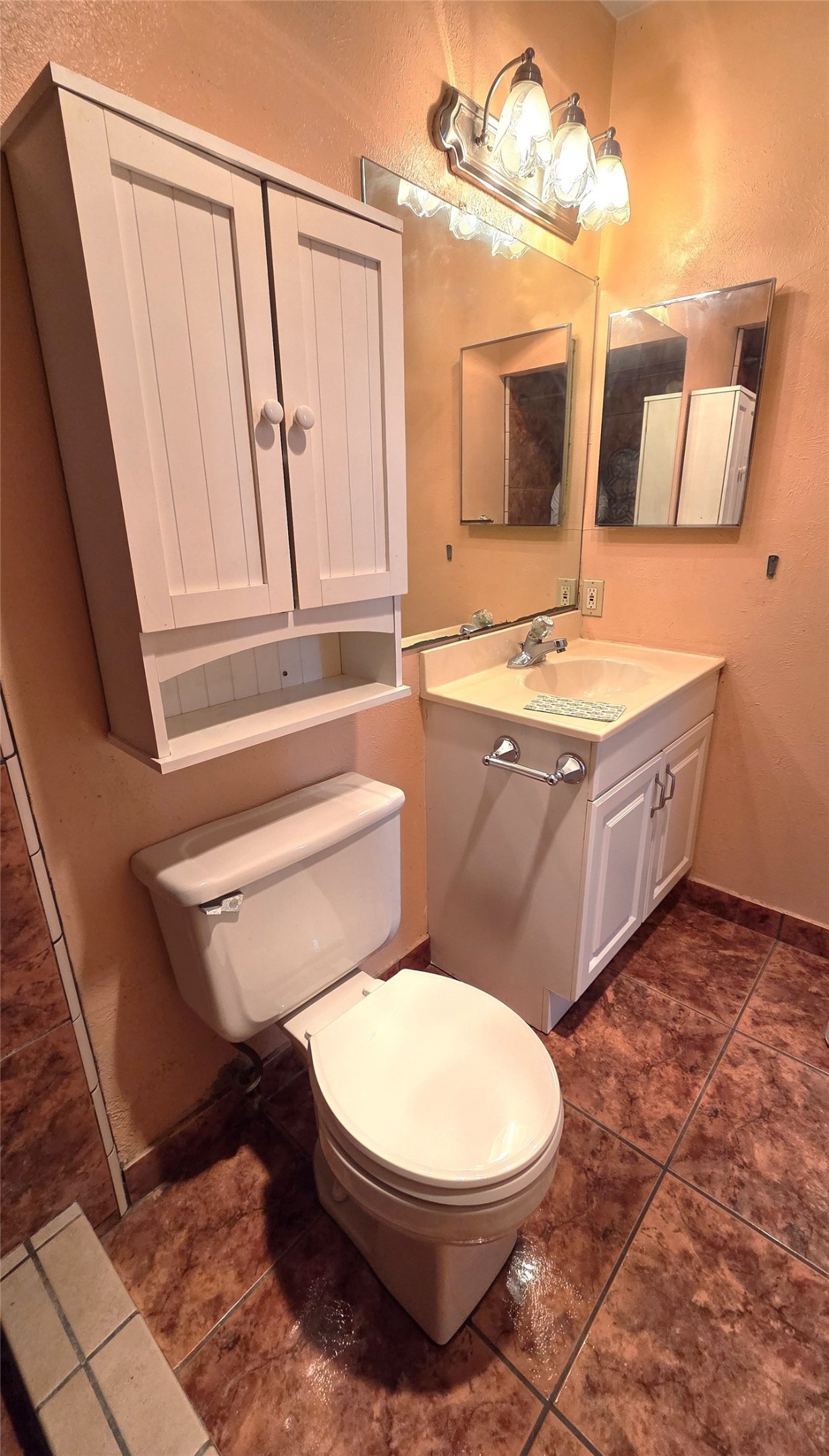 14110 Pinewest Drive Houston, TX 77049 - Photo 25 of 26 a bathroom with a toilet a sink and bathtub