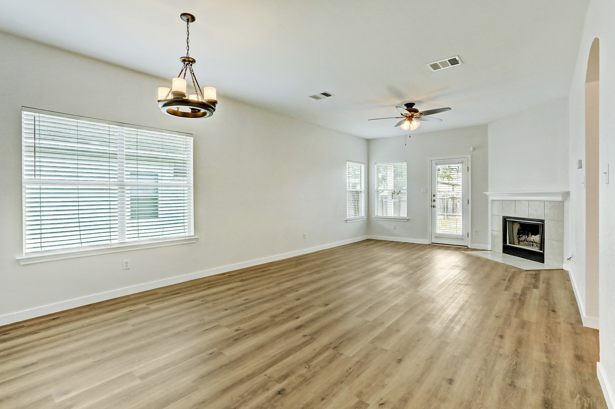128 Almquist Street Hutto, TX 78634 - Photo 11 of 32