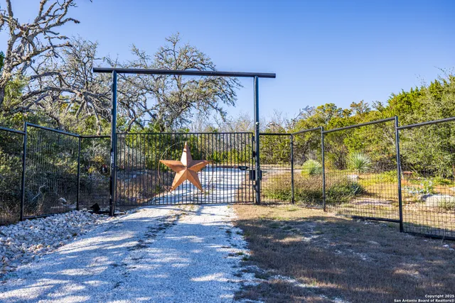$625,000 | 245 Laurel Creek Drive, Pipe Creek, TX 78063