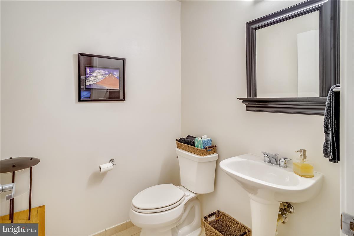 910 M Street Northwest, Unit 403 Washington, DC 20001 - Photo 13 of 36 Powder room