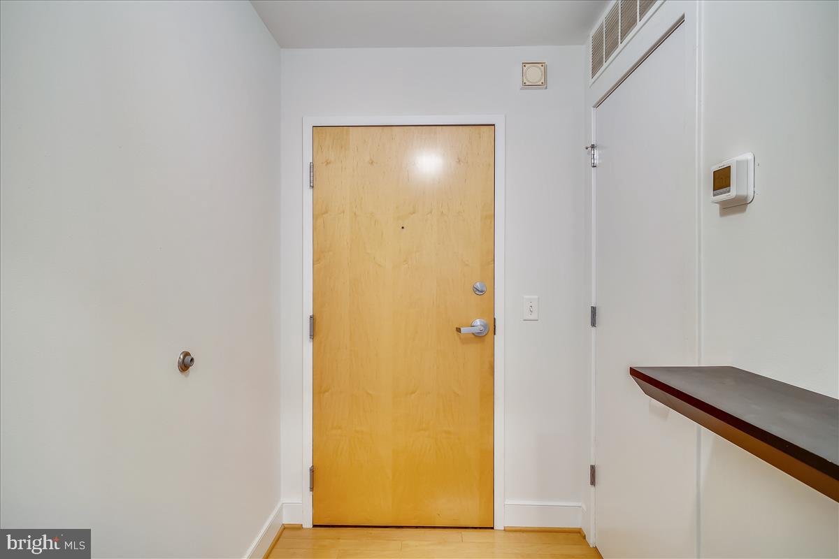 910 M Street Northwest, Unit 403 Washington, DC 20001 - Photo 3 of 36 Entrance