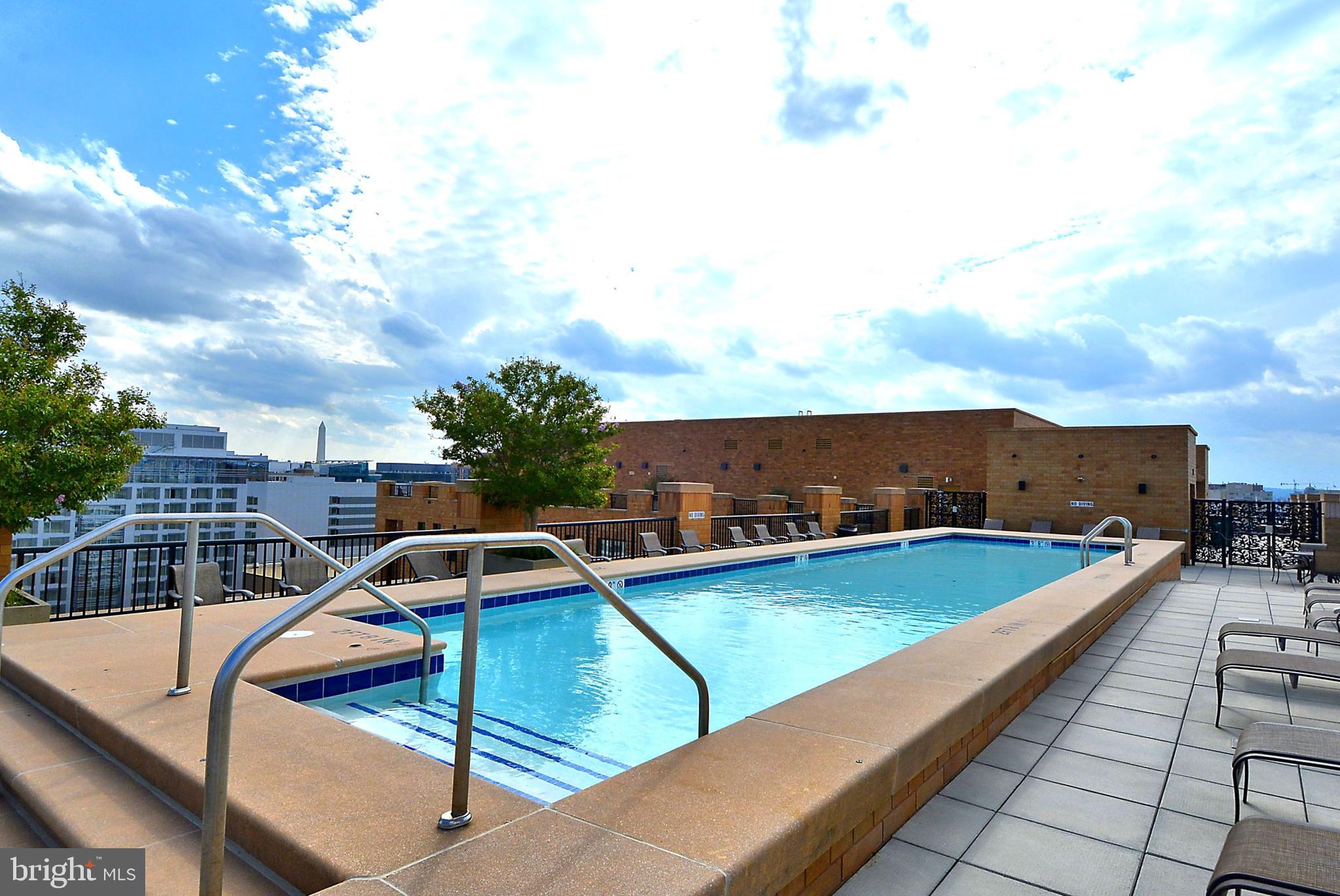 910 M Street Northwest, Unit 403 Washington, DC 20001 - Photo 29 of 36 Building roof top pool