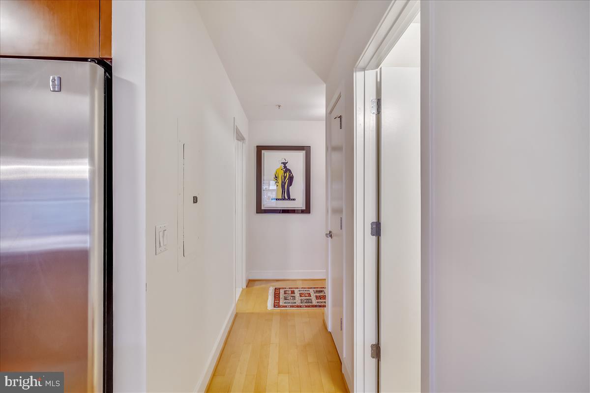 910 M Street Northwest, Unit 403 Washington, DC 20001 - Photo 4 of 36 Entrance hall