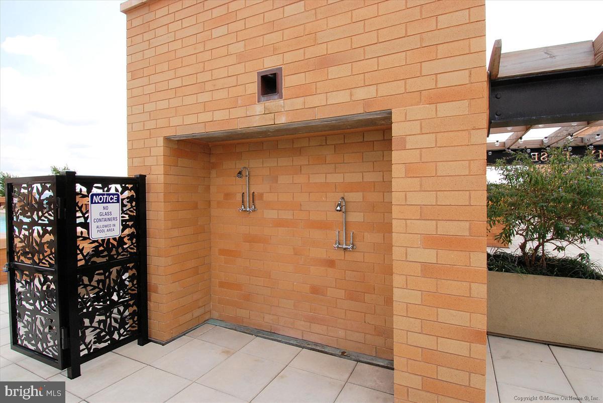 910 M Street Northwest, Unit 403 Washington, DC 20001 - Photo 30 of 36 Building roof top pool area