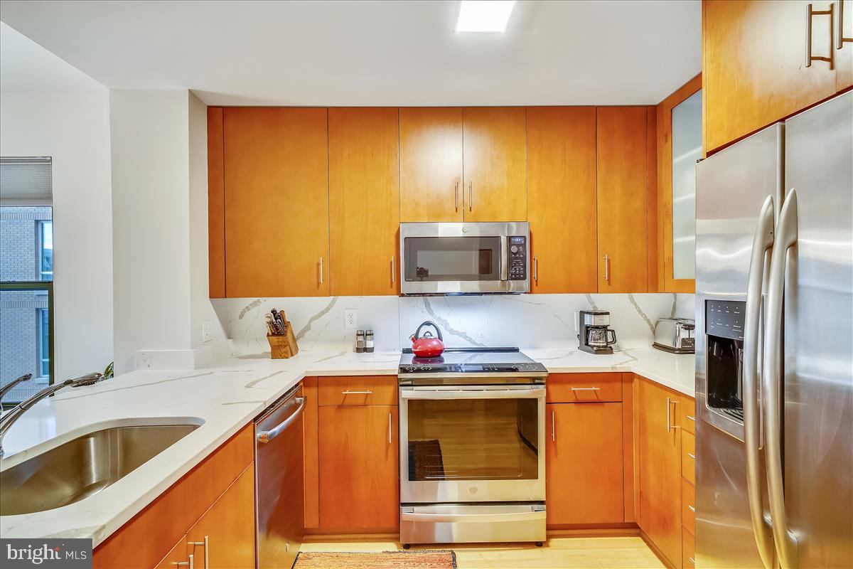 910 M Street Northwest, Unit 403 Washington, DC 20001 - Photo 5 of 36 Kitchen