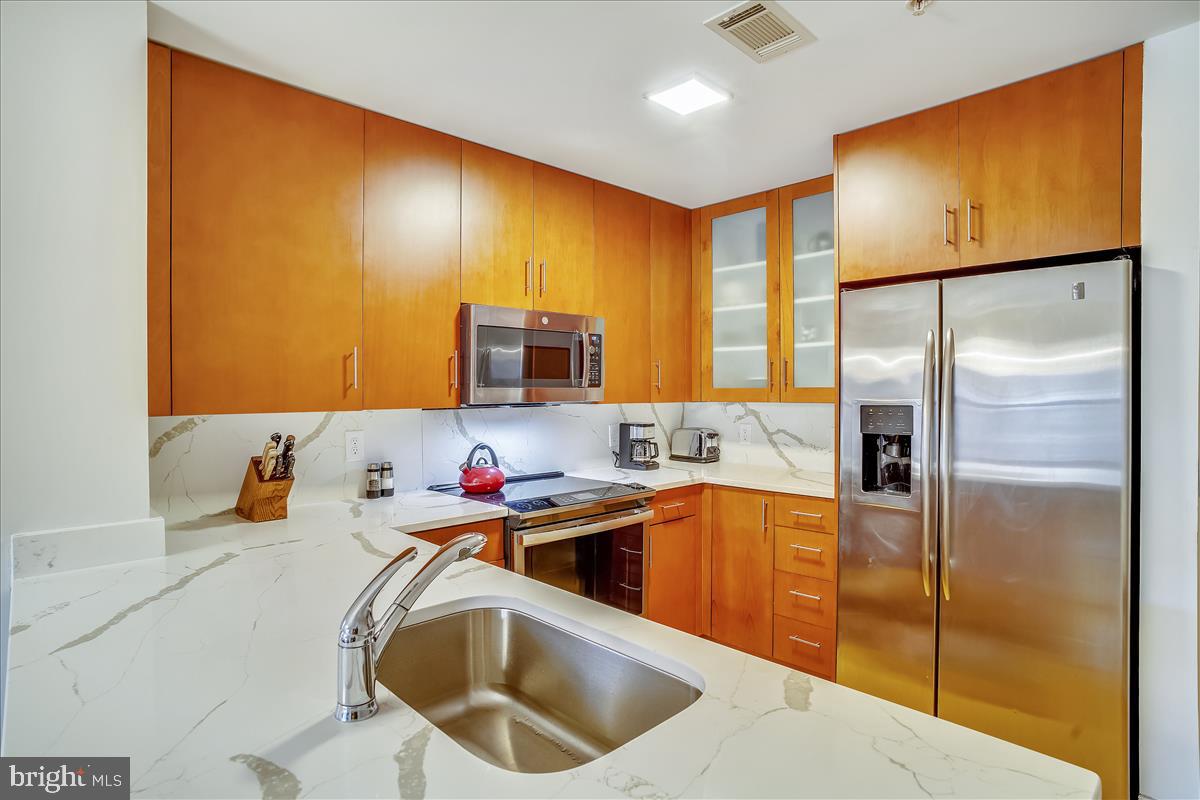 910 M Street Northwest, Unit 403 Washington, DC 20001 - Photo 6 of 36 Updated kitchen