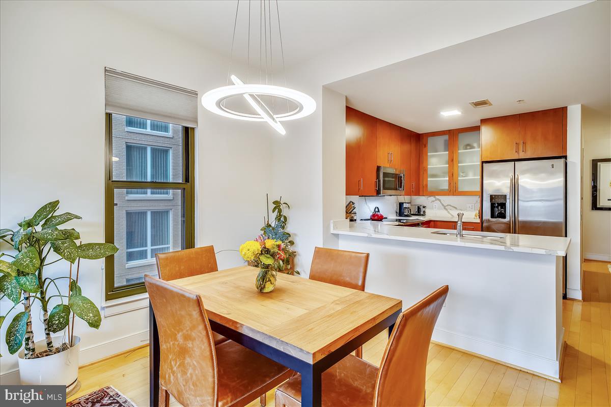910 M Street Northwest, Unit 403 Washington, DC 20001 - Photo 7 of 36 Dining room