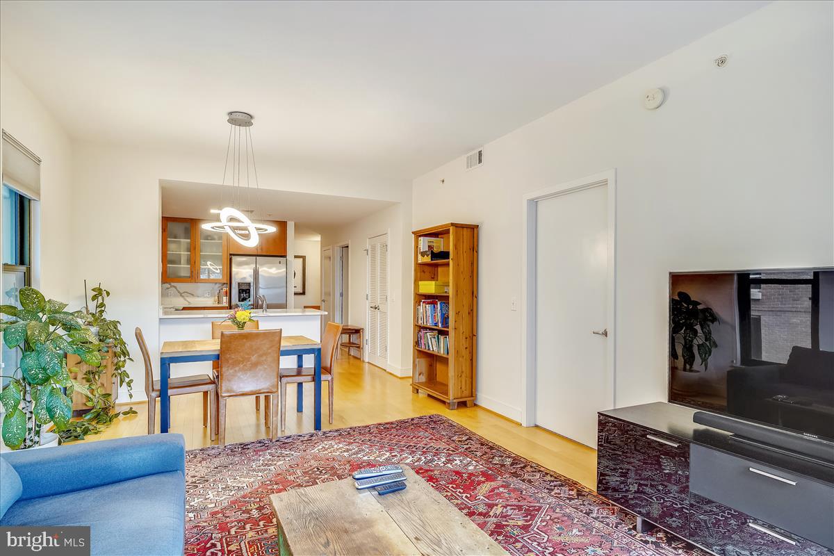 910 M Street Northwest, Unit 403 Washington, DC 20001 - Photo 9 of 36 Living room