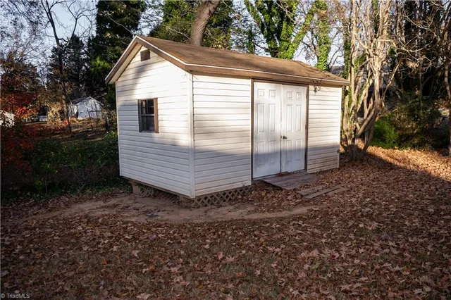 $255,000 | 306 Bremen Drive, Lexington, NC 27295