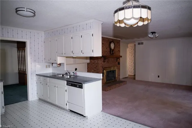 $255,000 | 306 Bremen Drive, Lexington, NC 27295