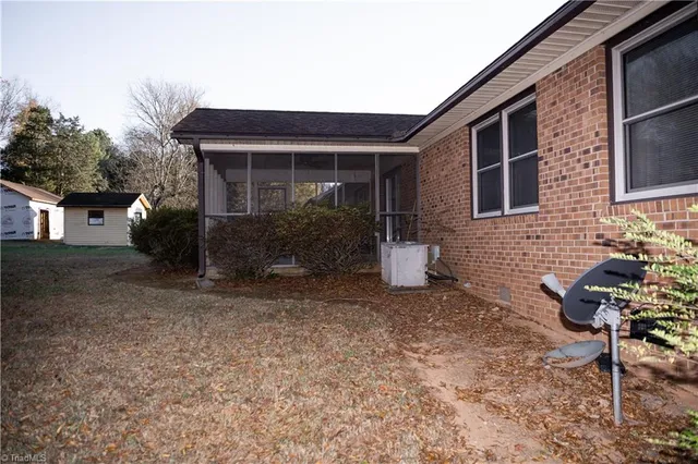 $255,000 | 306 Bremen Drive, Lexington, NC 27295