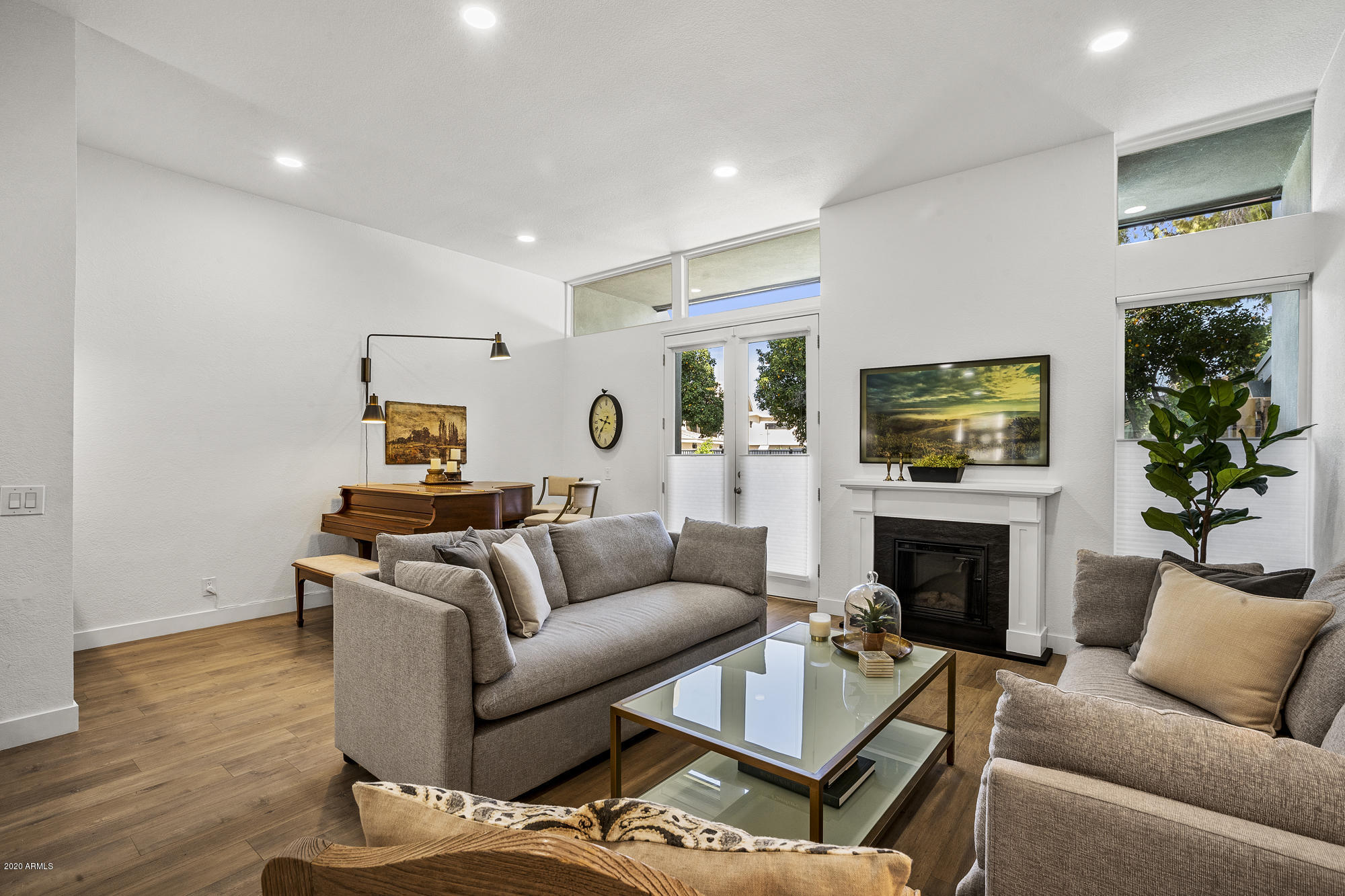 216 West Winged Foot Road Phoenix, AZ 85023 - Photo 4 of 32 Great room