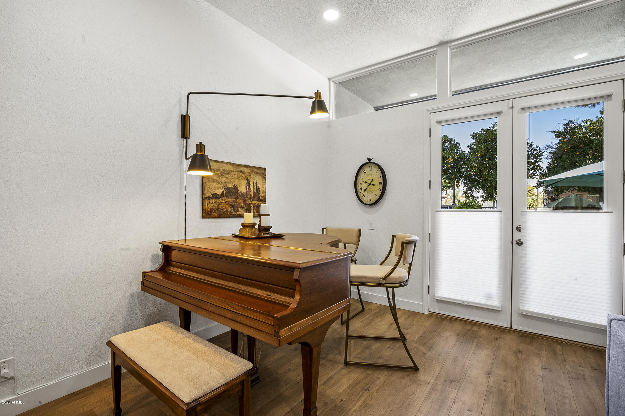 216 West Winged Foot Road Phoenix, AZ 85023 - Photo 6 of 32 Great room