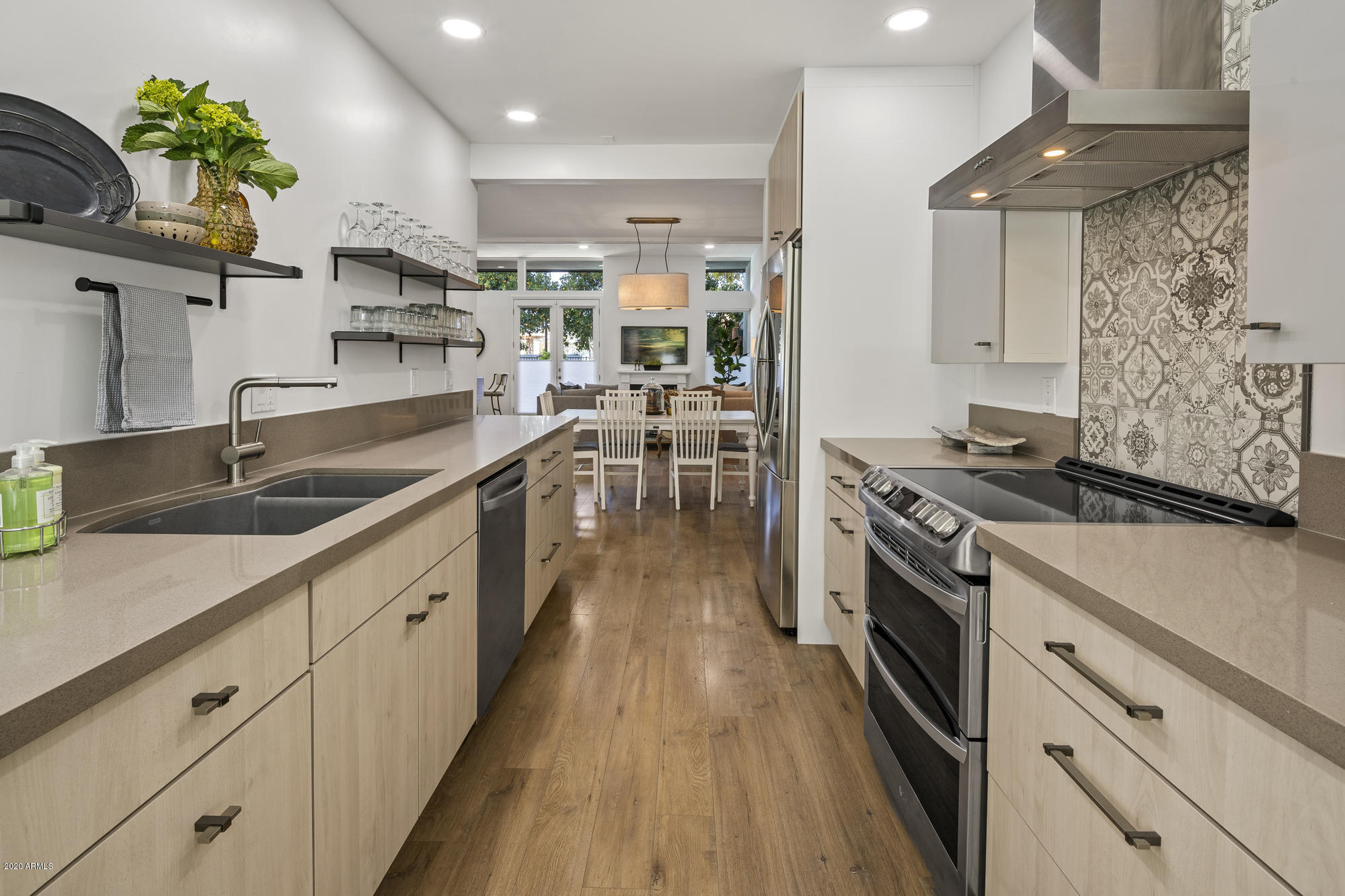 216 West Winged Foot Road Phoenix, AZ 85023 - Photo 9 of 32 Kitchen