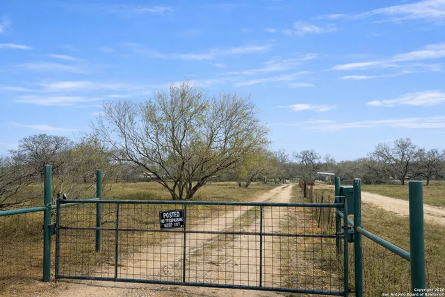 $1,600 | 5374 Mt Olive Road, Unit 2, Adkins, TX 78101
