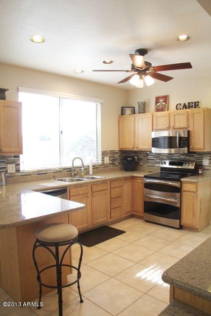 325 West Smoke Tree Road Gilbert, AZ 85233 - Photo 13 of 55 Beautiful Kitchen