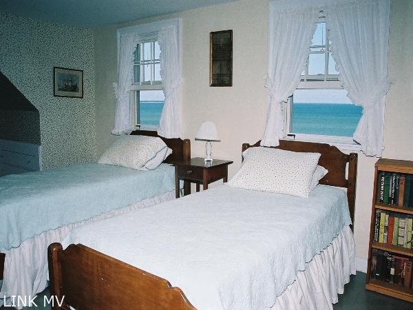 6 Golf Club Road Edgartown, MA 02539 - Photo 13 of 25 http://d1qzqeyxiitrap.cloudfront.net/photos/19796/600/7dcaf0d6.jpg