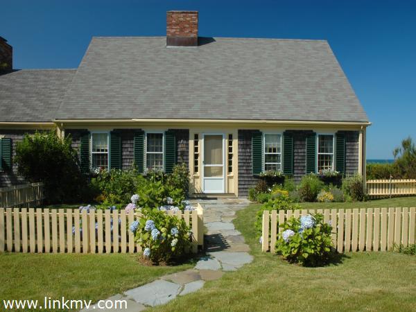 6 Golf Club Road Edgartown, MA 02539 - Photo 8 of 25 http://d1qzqeyxiitrap.cloudfront.net/photos/19796/600/a9df5a45.jpg