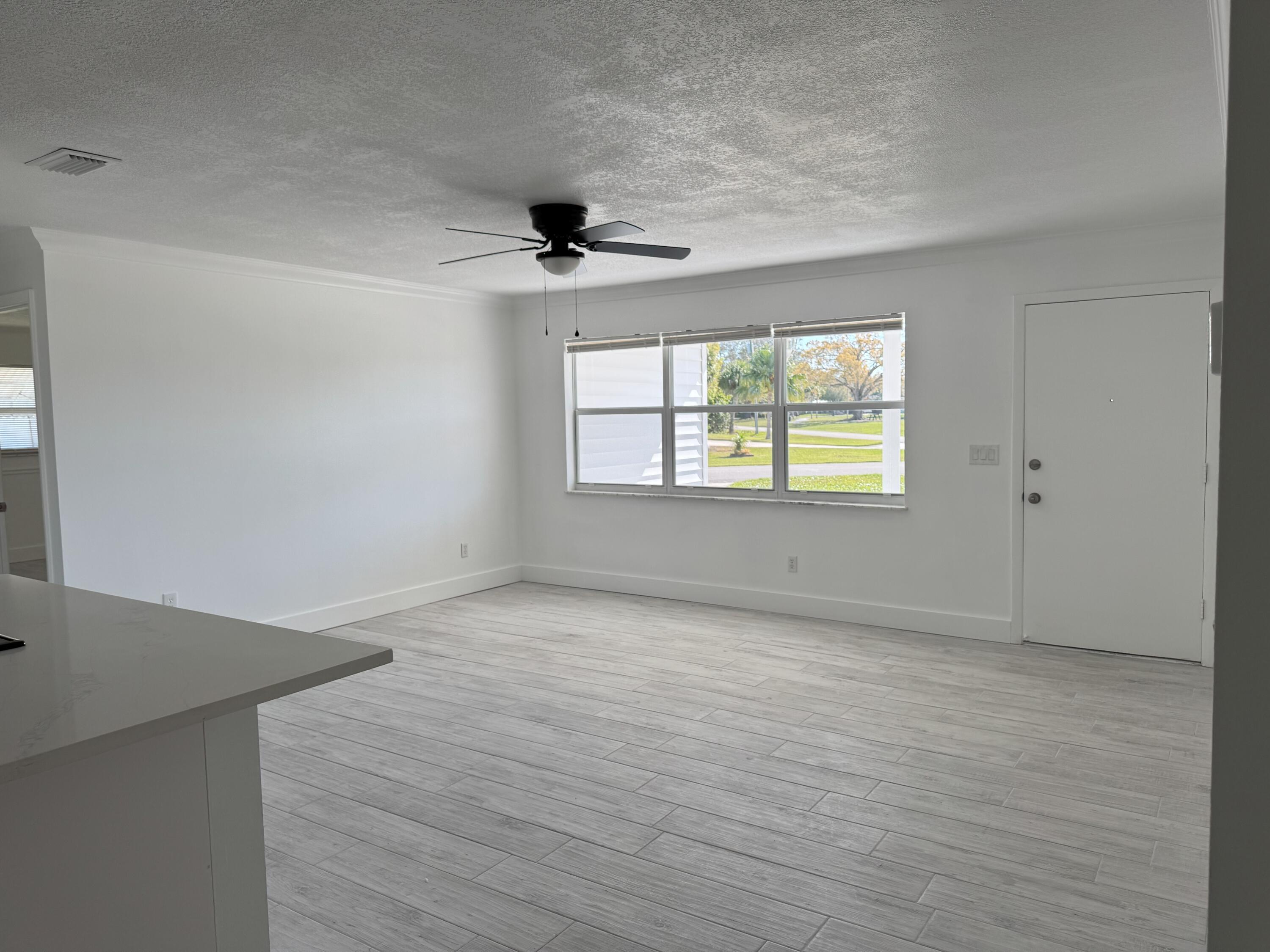 502 Park Avenue Sebastian, FL 32958 - Photo 4 of 14 Living Room