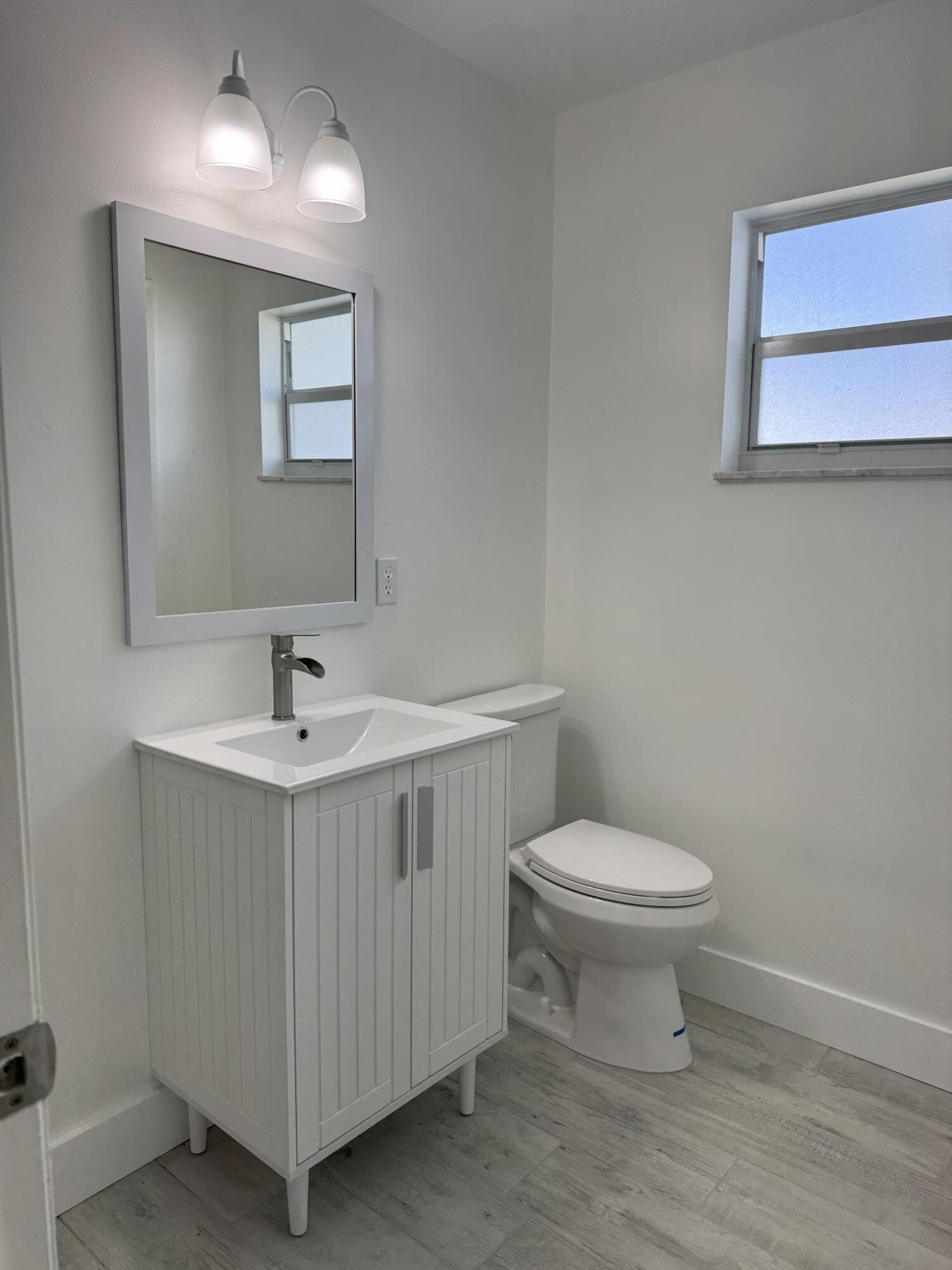 502 Park Avenue Sebastian, FL 32958 - Photo 10 of 14 2nd Bathroom