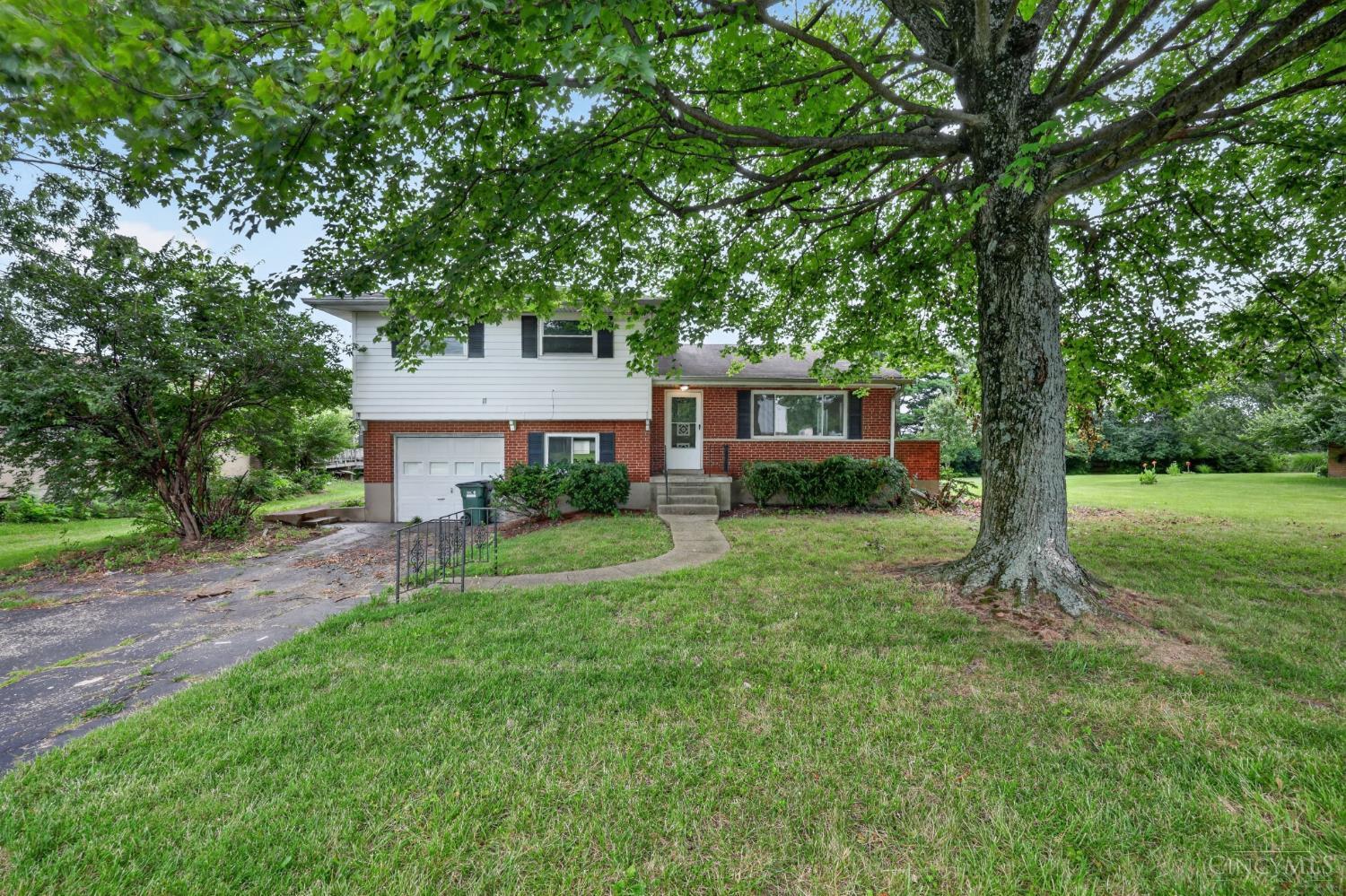 11410 Pippin Road Cincinnati, OH 45231 - Photo 1 of 33