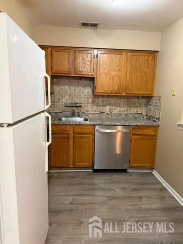 $2,400 | 513 Waterford Drive, Edison, NJ 08817