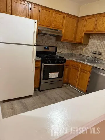 $2,400 | 513 Waterford Drive, Edison, NJ 08817