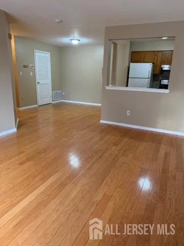 $2,400 | 513 Waterford Drive, Edison, NJ 08817