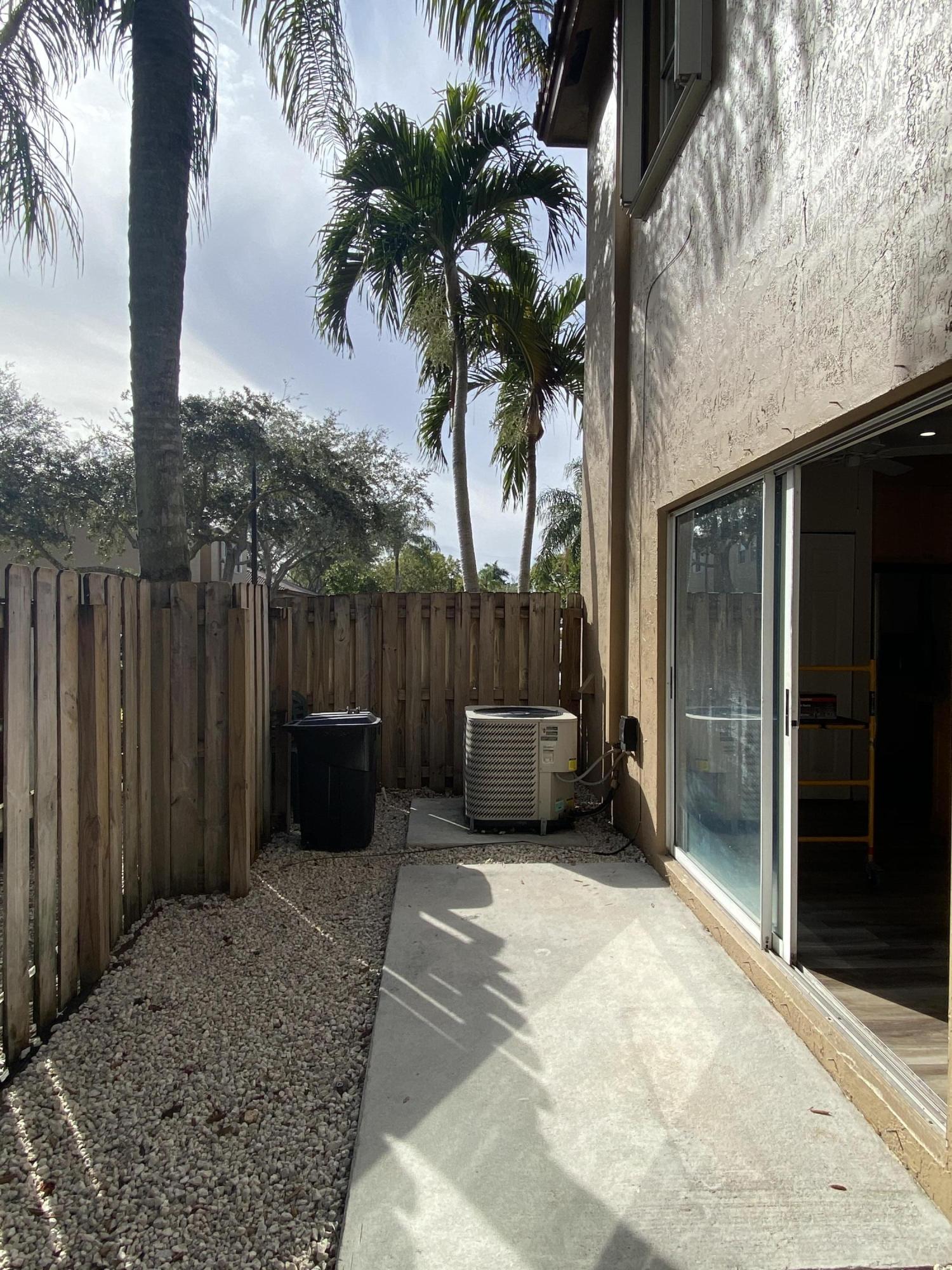 16063 Emerald Cove Road Weston, FL 33331 - Photo 33 of 35 40998380-73AC-4376-B0CF-04687C8386BA
