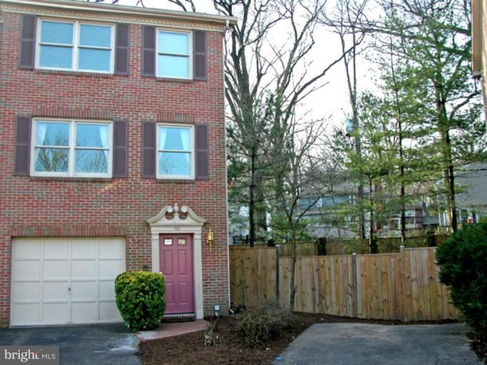 724 West Glebe Road Alexandria, VA 22305 - Photo 1 of 20 a front view of a house with a yard