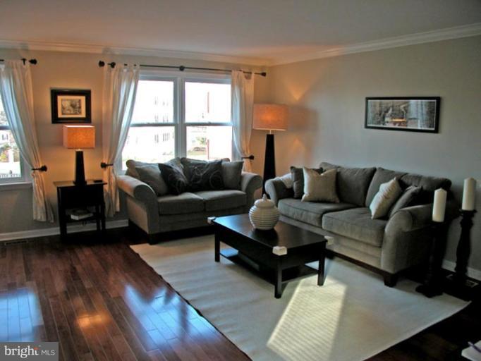 724 West Glebe Road Alexandria, VA 22305 - Photo 2 of 20 a living room with furniture and a window