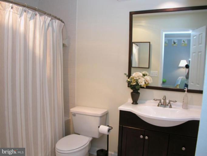 724 West Glebe Road Alexandria, VA 22305 - Photo 14 of 20 a bathroom with a sink a toilet and mirror