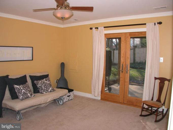 724 West Glebe Road Alexandria, VA 22305 - Photo 15 of 20 a living room with furniture gym equipment and a large window