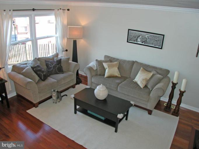 724 West Glebe Road Alexandria, VA 22305 - Photo 5 of 20 a living room with furniture and a window