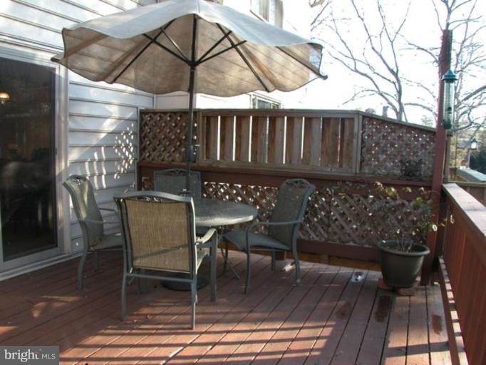 724 West Glebe Road Alexandria, VA 22305 - Photo 9 of 20 a view of a chairs and table in the patio