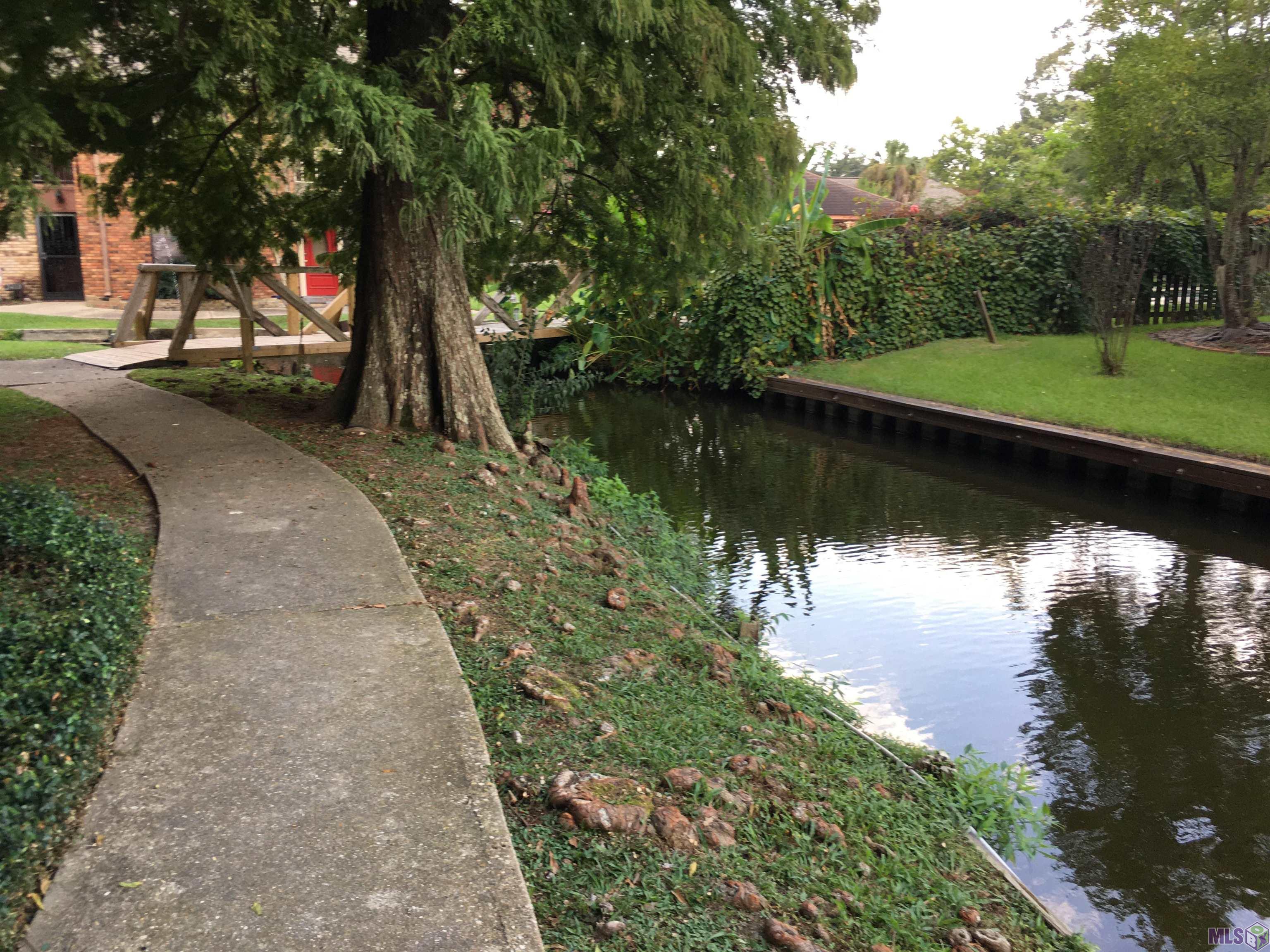 2421 Aubin Lane Baton Rouge, LA 70816 - Photo 2 of 7