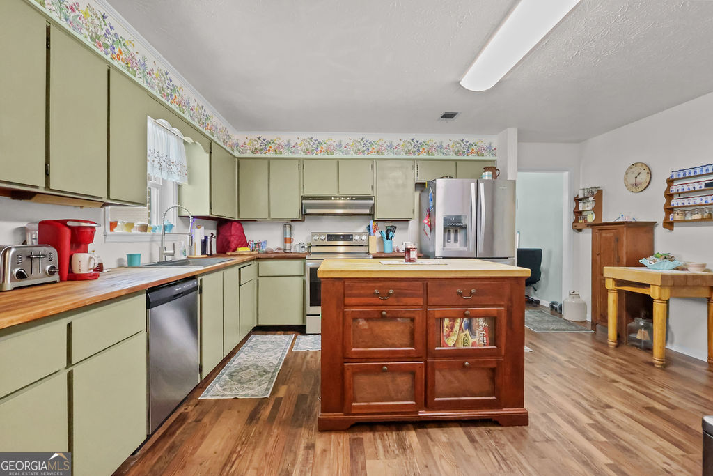 412 Pierce Street Jesup, GA 31545 - Photo 12 of 62