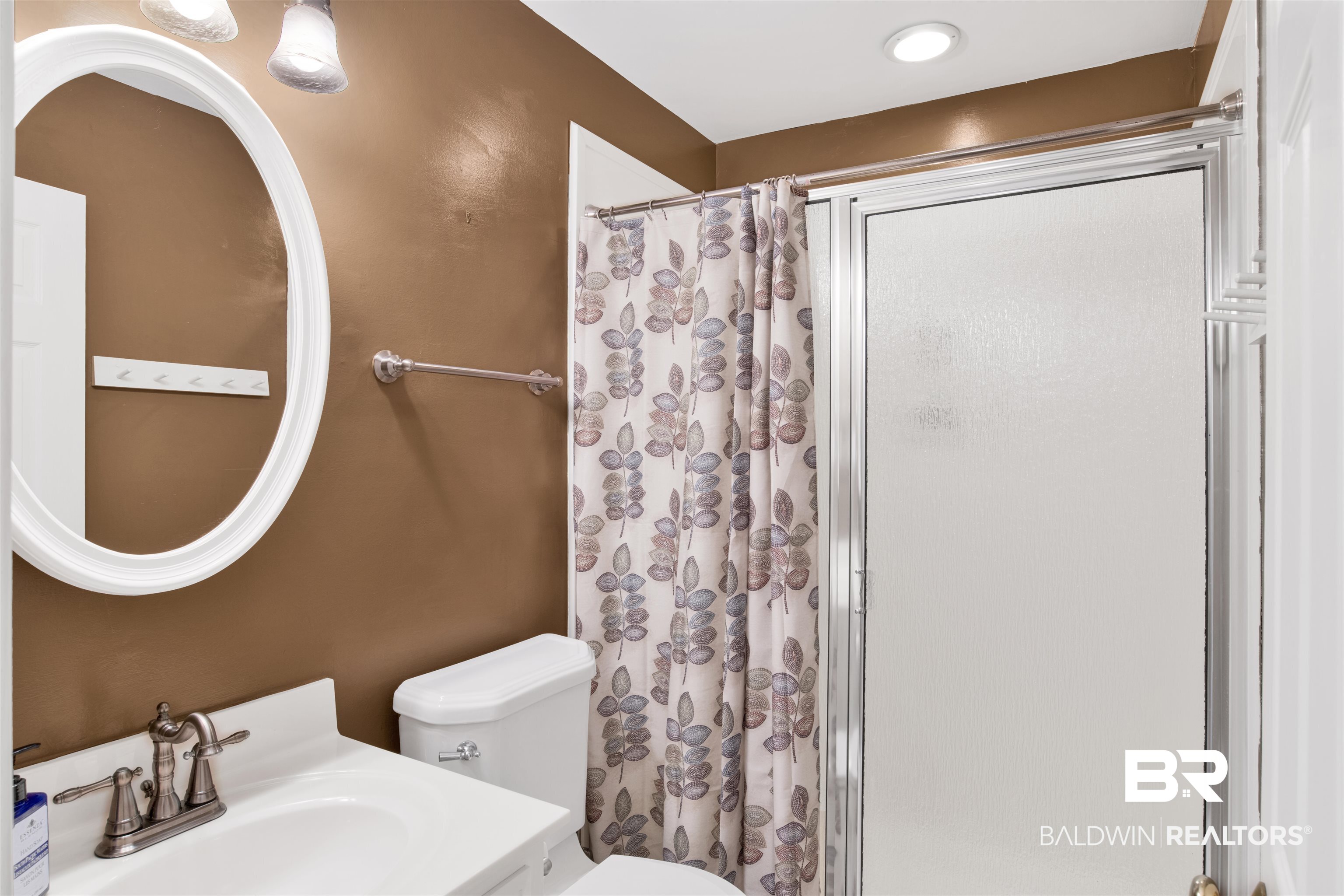 16864 Ferry Rd Circle Fairhope, AL 36532 - Photo 34 of 68 Full bath with curtained shower, toilet, and vanity