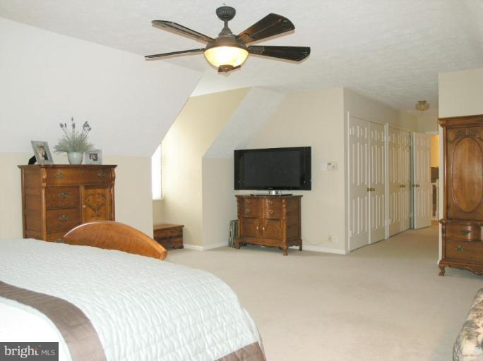 2000 Roundhouse Road Vienna, VA 22181 - Photo 14 of 30 Master Bedroom #2