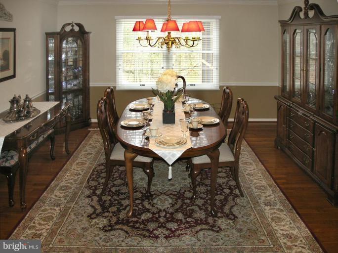 2000 Roundhouse Road Vienna, VA 22181 - Photo 22 of 30 Dining Room