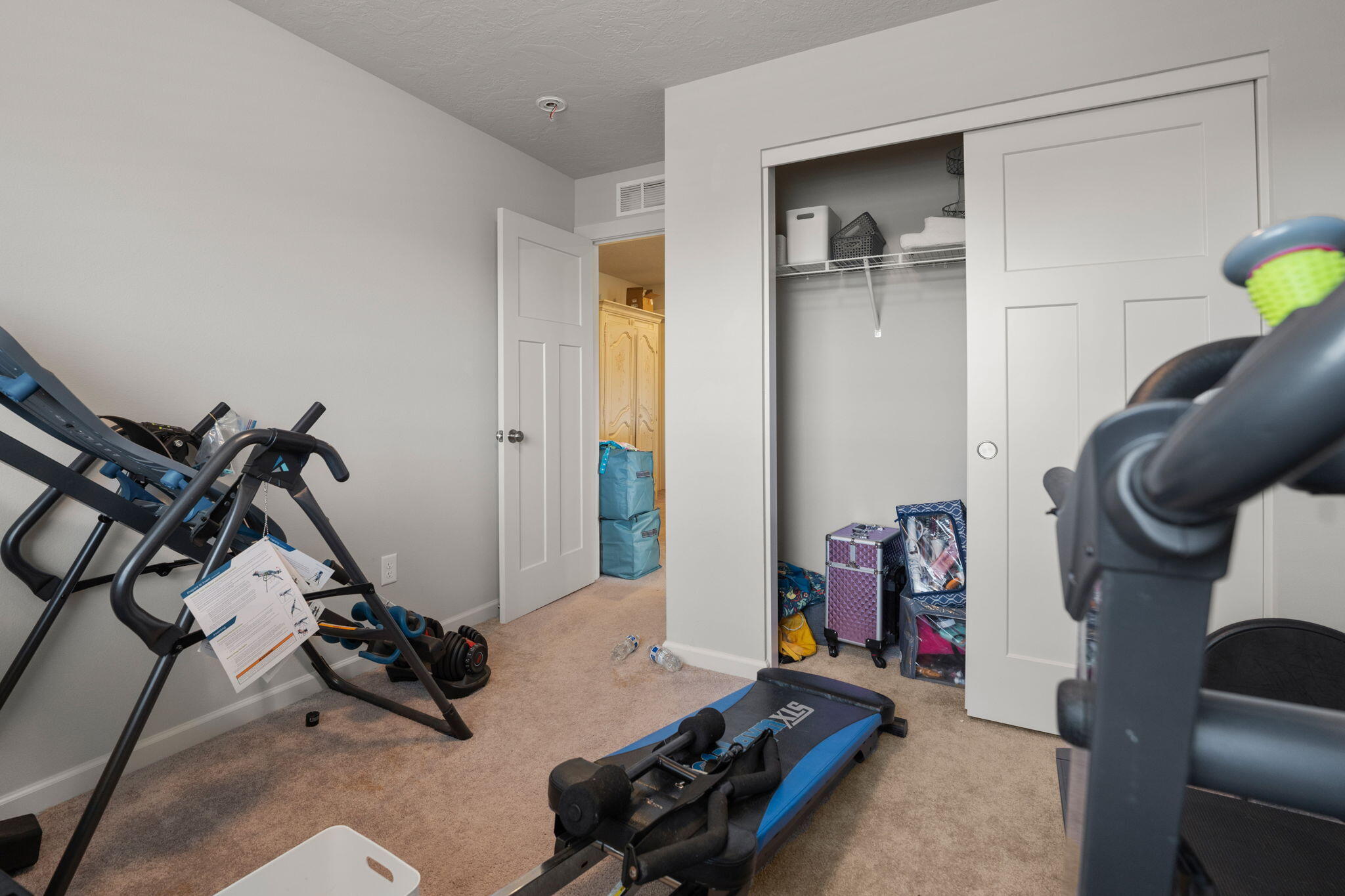 4039 Southwest Quartz Place Redmond, OR 97756 - Photo 27 of 44 a room with gym equipment